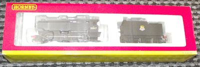 Hornby OO Gauge Class Q1 Bulleid Austerity 0-6-0 Locomotive and Tender, No. 33017. A Hornby OO 