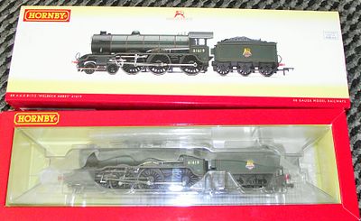 Hornby OO Gauge BR 4-6-0 B17/2 'Welbeck Abbey' 61619 Steam Locomotive, R3448. A Hornby OO gauge 