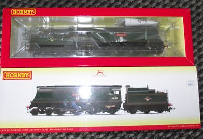 Hornby OO Gauge BR West Country Class 'Bideford' 34019 Steam Locomotive, New in Box. A Hornby OO 