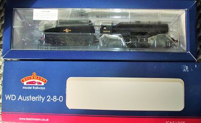 Bachmann 32-260 WD Austerity 2-8-0 Class Steam Locomotive, No. 90448, BR Black Weathered, OO 