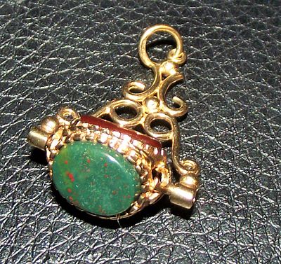 Victorian 9ct fully marked Gold Spinner Fob Pendant with Bloodstone and Carnelian 3.38g approx. A 