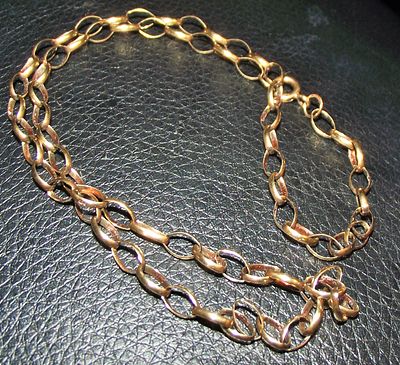 Ladies 9ct gold fully marked belcher neck chain 4.5g approx , characterized by alternating link 