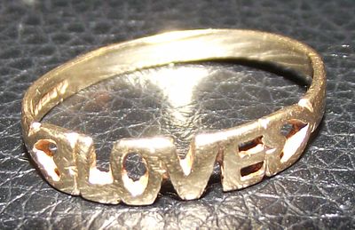 9ct gold love ring 1.02g approx . .9ct gold love ring 1.02g approx