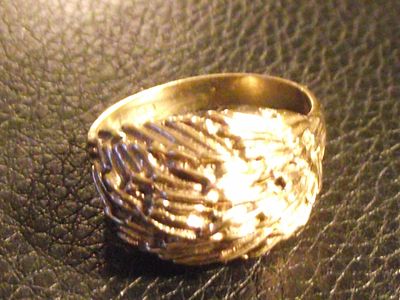 9ct fully marked textured ball ring 4.9g approx . A substantial 9ct fully marked textured ball 