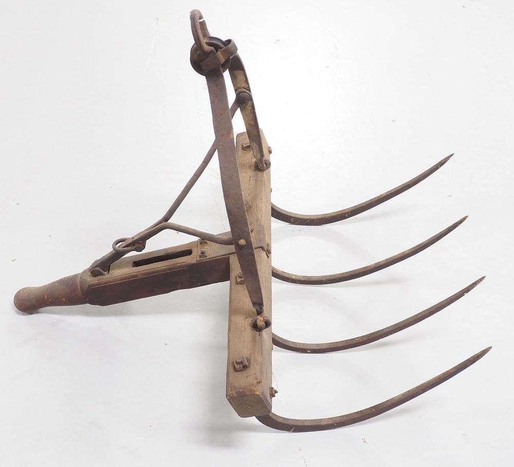 Lot 860: 4-tine hay fork