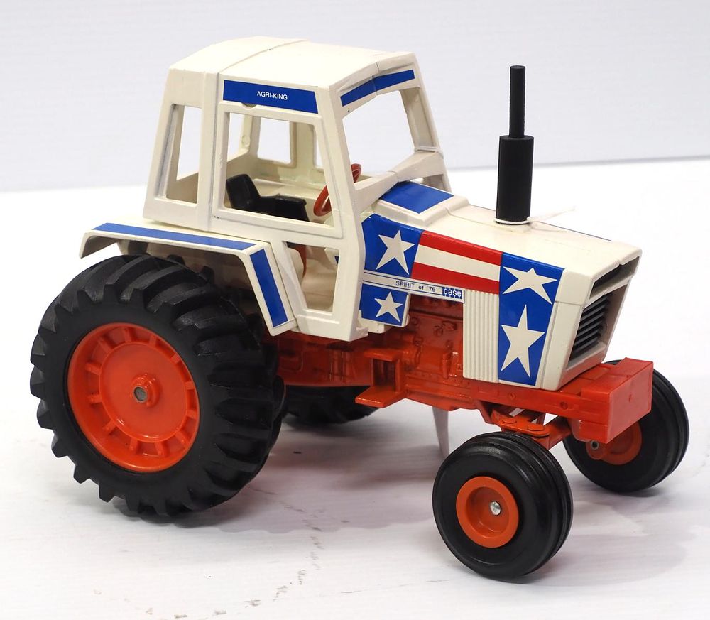 Lot 215: Case Spirit of '76 with light blue, 1970s