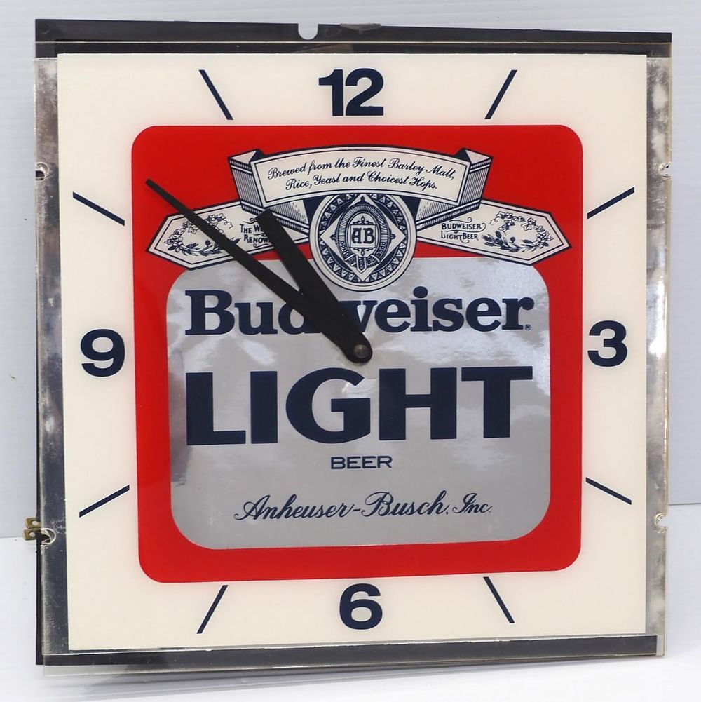 Lot 331: Budweiser Light electric clock