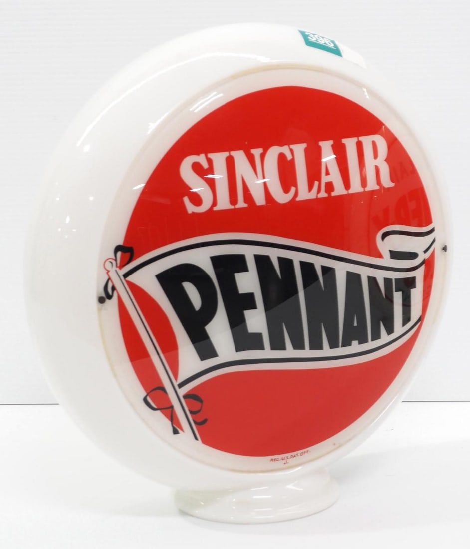 Lot 396: Sinclair Pennant gas pump globe