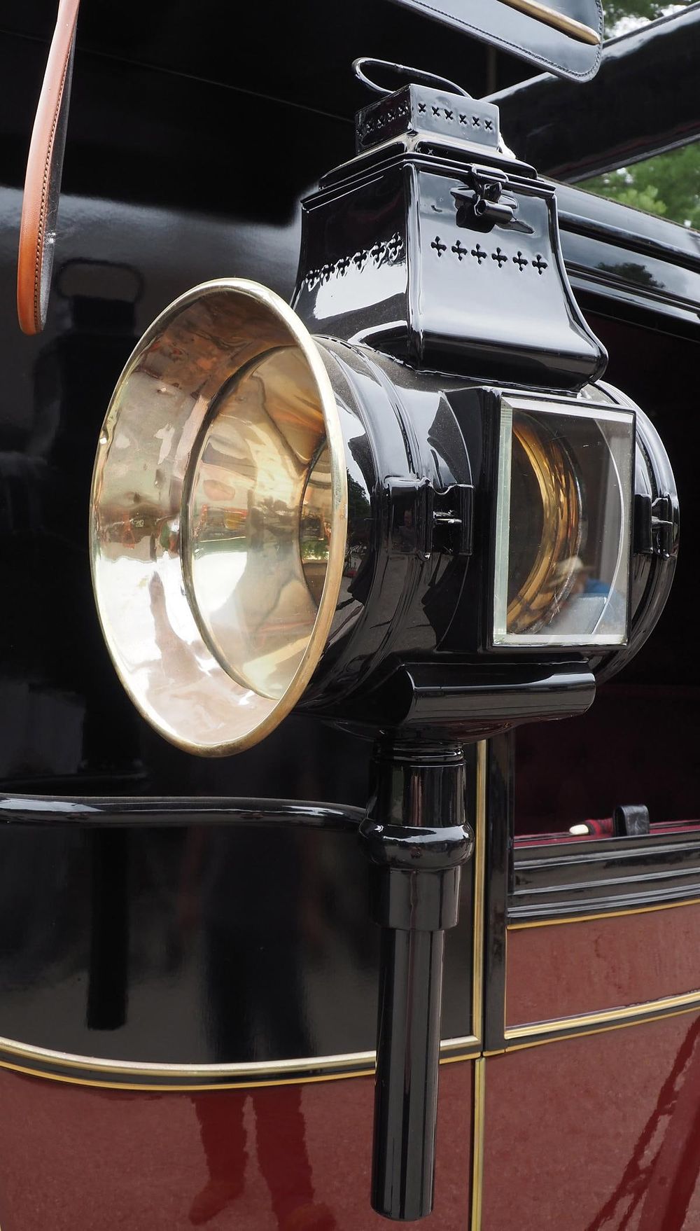 Lot 1166A: Pair of Holland & Holland carriage lamps