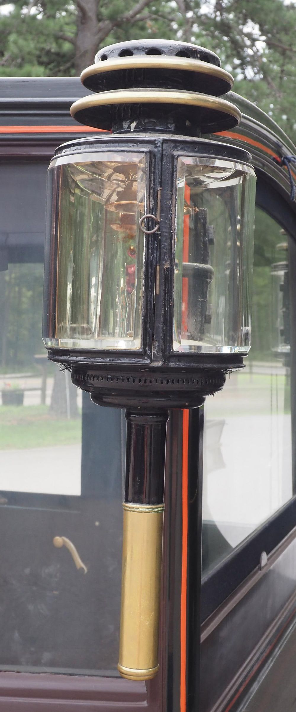 Lot 1167A: Pair of Peters & Sons carriage lamps