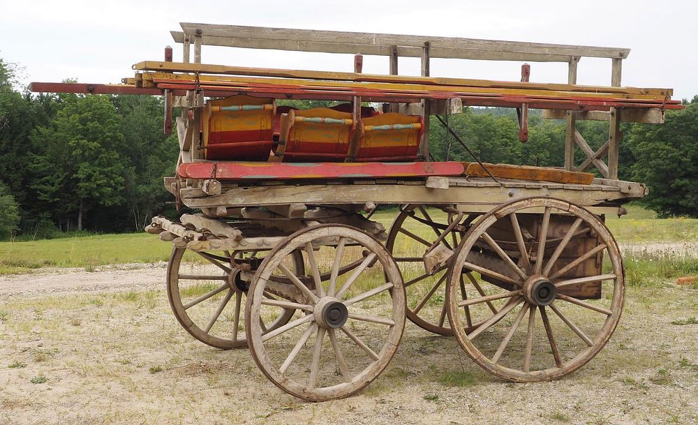 Lot 1204: Amusement ride Lorry with boat swing