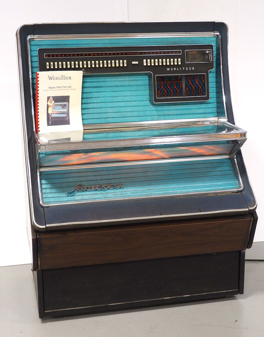 Lot 1416: Americana coin-operated Wurlitzer juke box