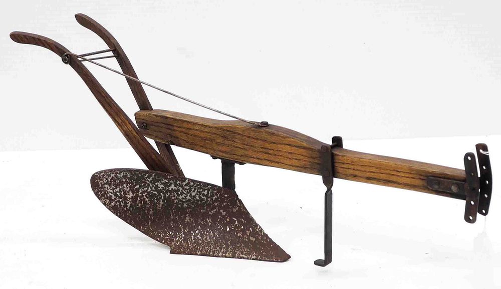 Lot 186: Model 1-bottom, 1-horse walking plow