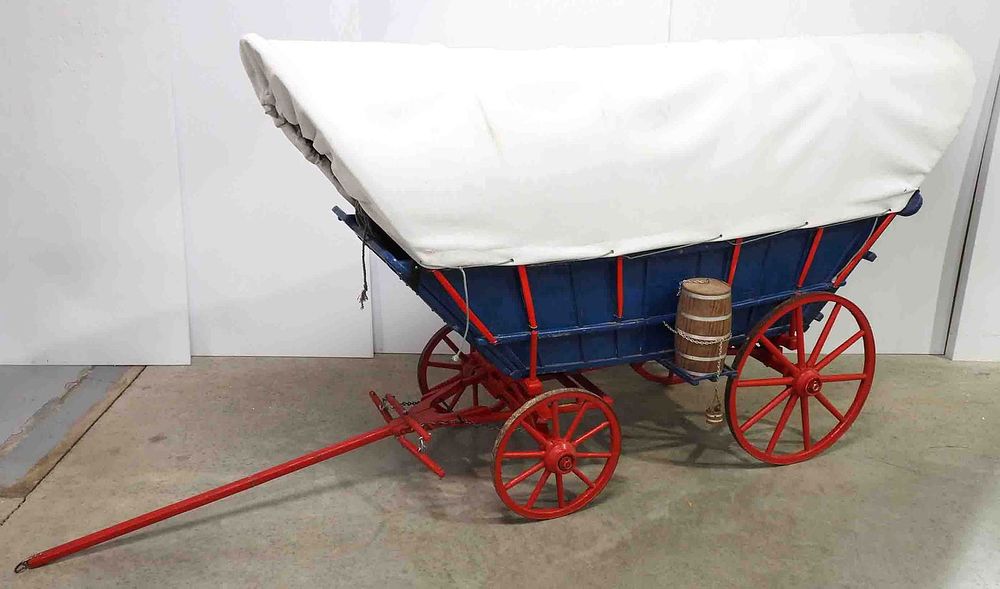 Lot 214: Scale model covered wagon