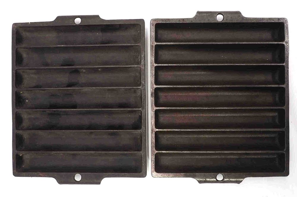 Lot 269E: (2) Griswold #21 corn bread pans