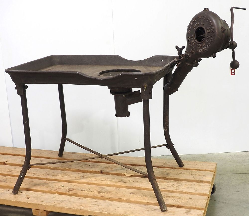 Lot 283: Floor model blacksmith forge