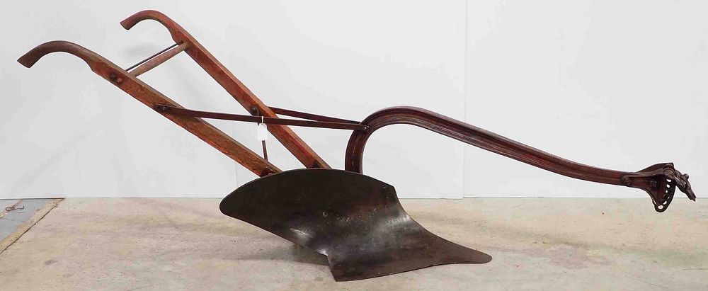 Lot 371: 1-horse walk-behind plow