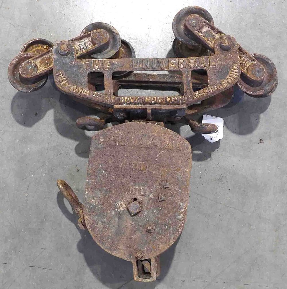 Lot 645: Universal hay trolley