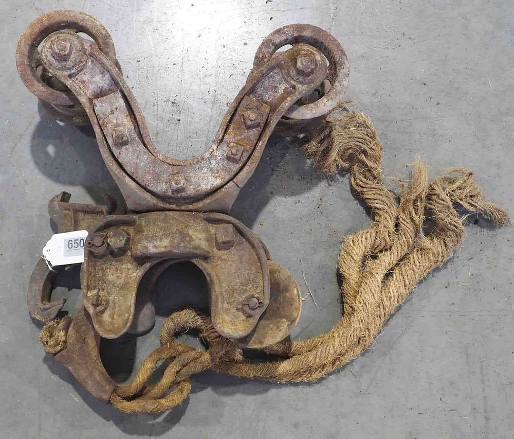 Lot 650: US Wing Engine hay trolley