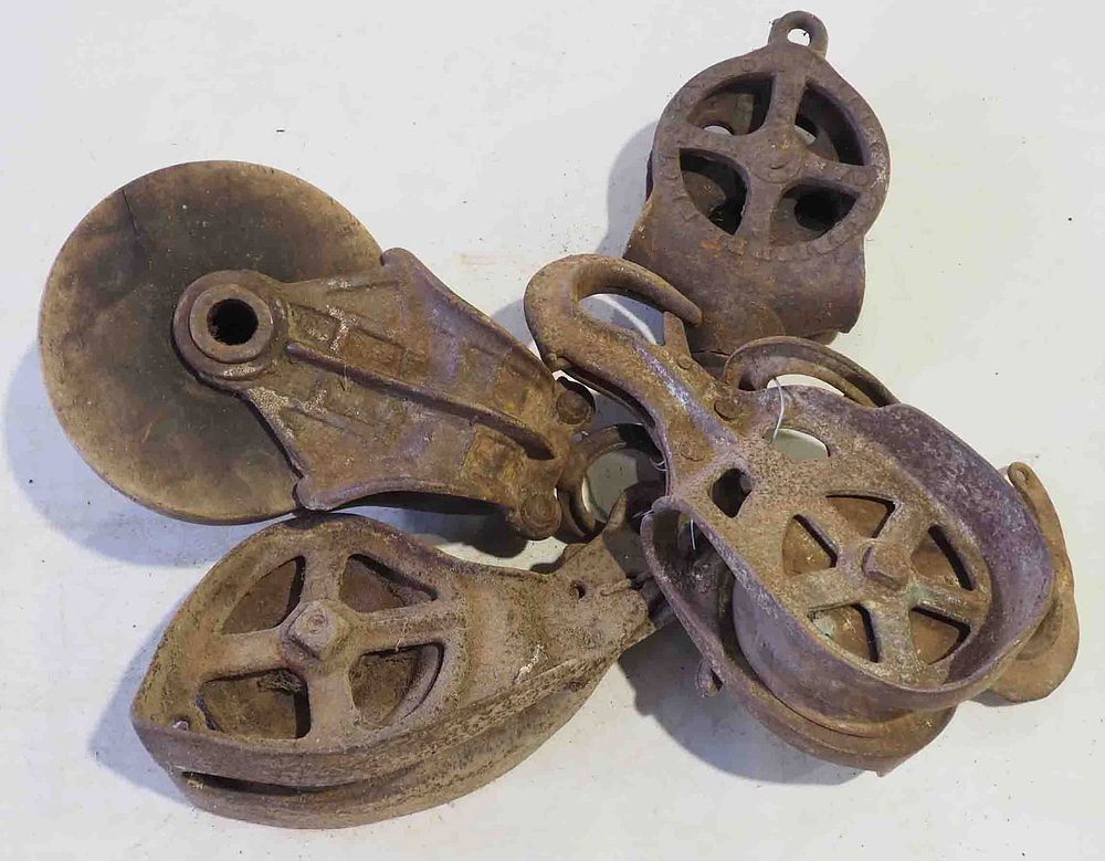 Lot 655: Assorted pulleys