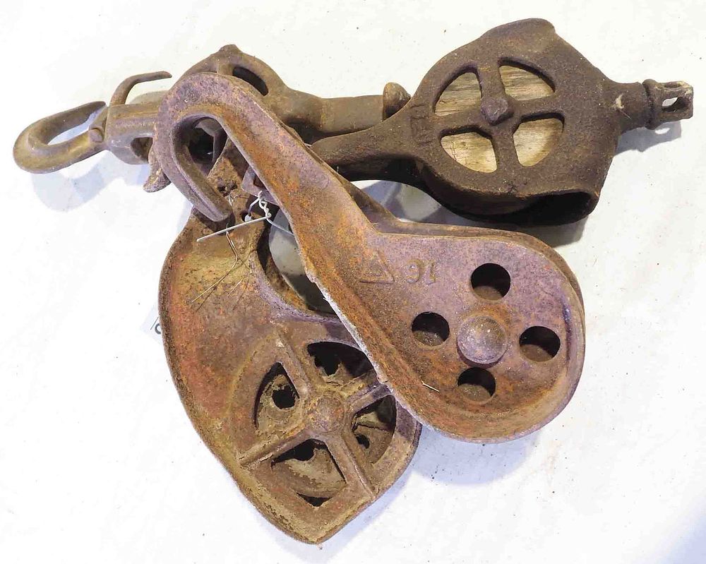 Lot 705: Assorted pulleys