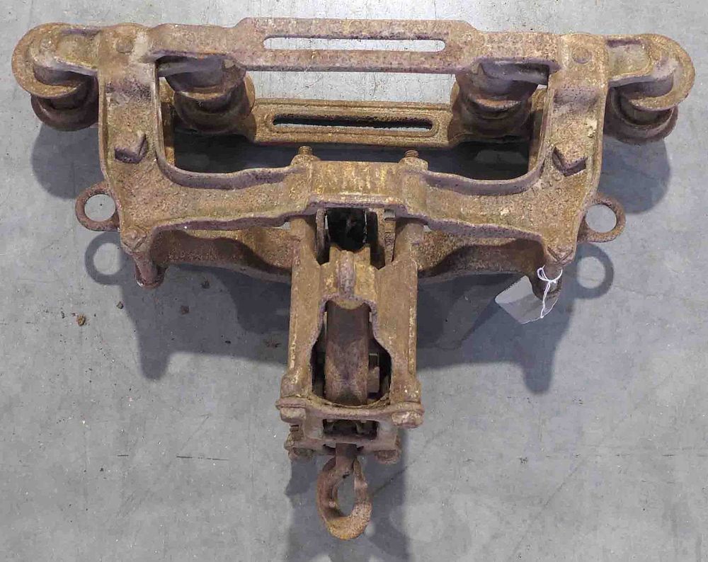 Lot 736: Goshen 8-wheel steel track hay trolley