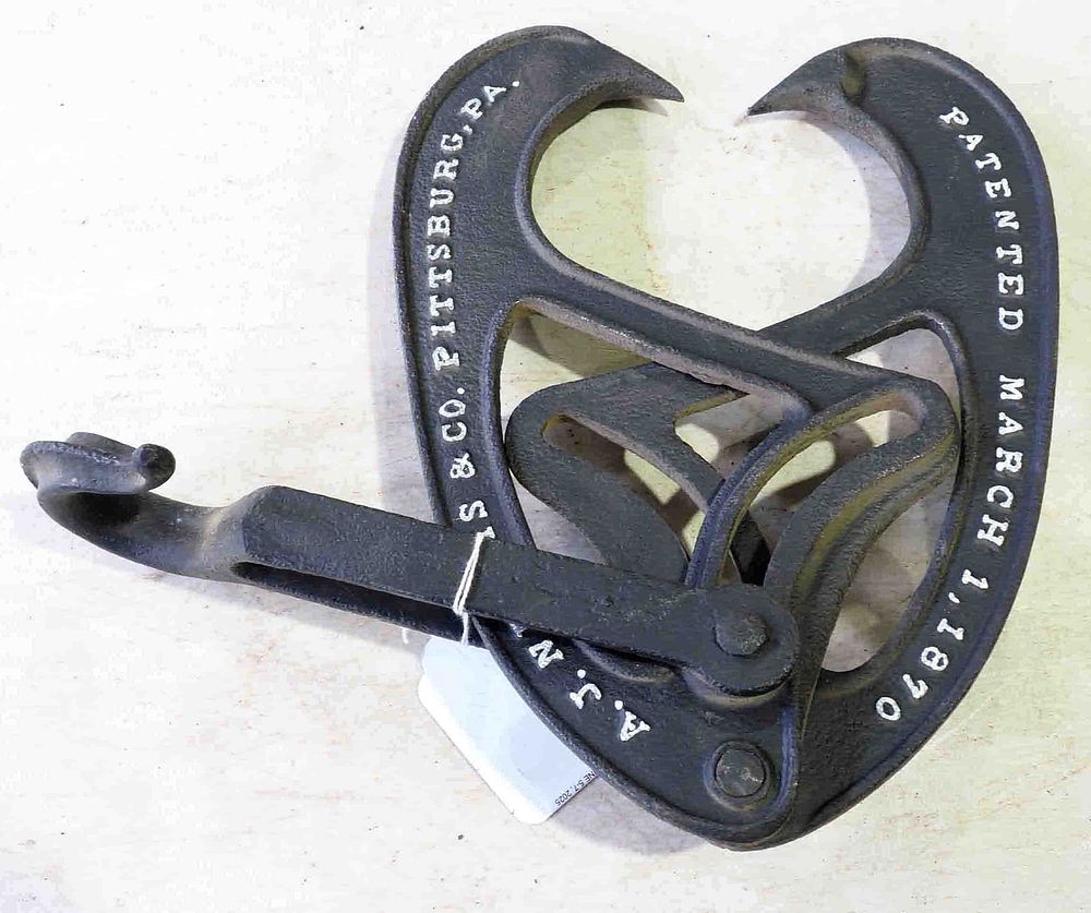 Lot 818: Nellis rafter grabber