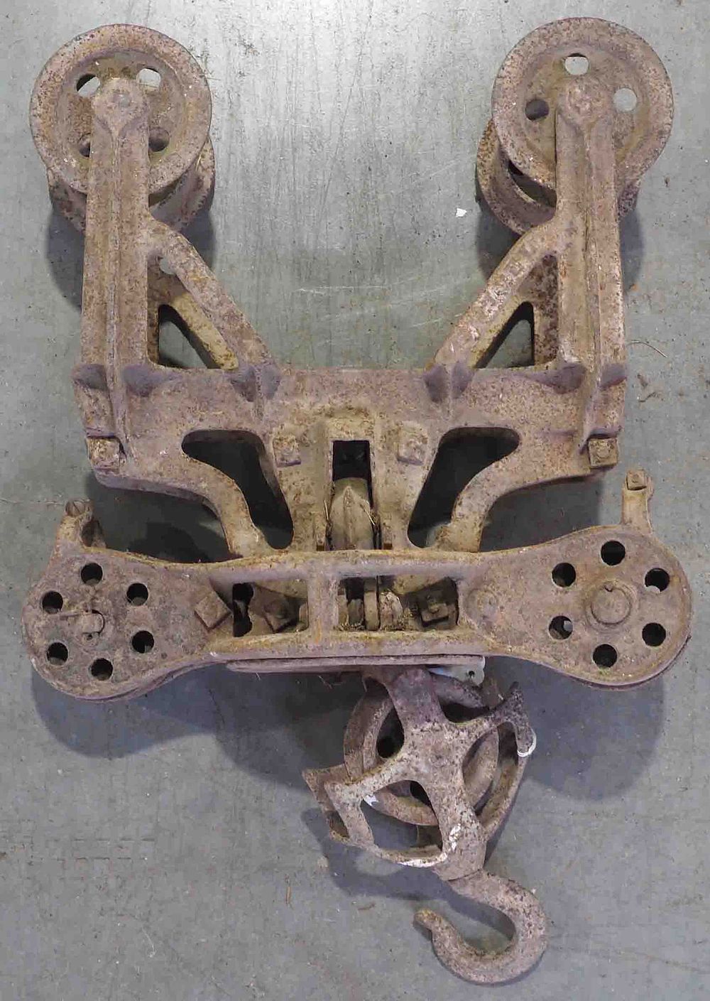 Lot 829: Milwaukee wood beam hay trolley