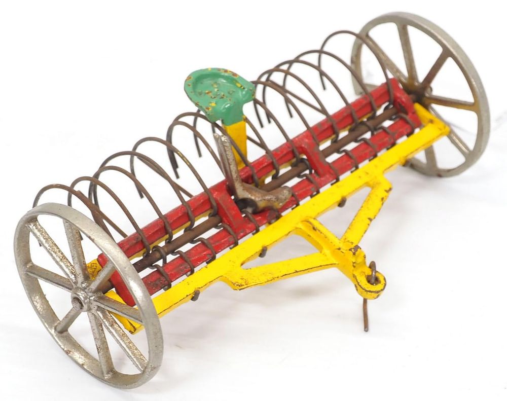Lot 166: Arcade No.703 Hay Rake