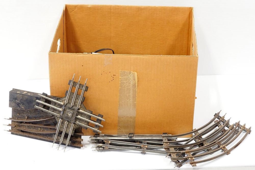 Lot 191C: Set of Lionel O Gauge train tracks