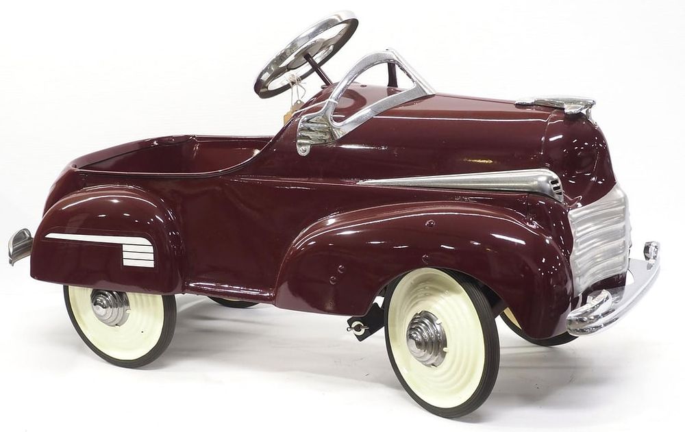 Lot 197: 1941 Chrysler pedal car