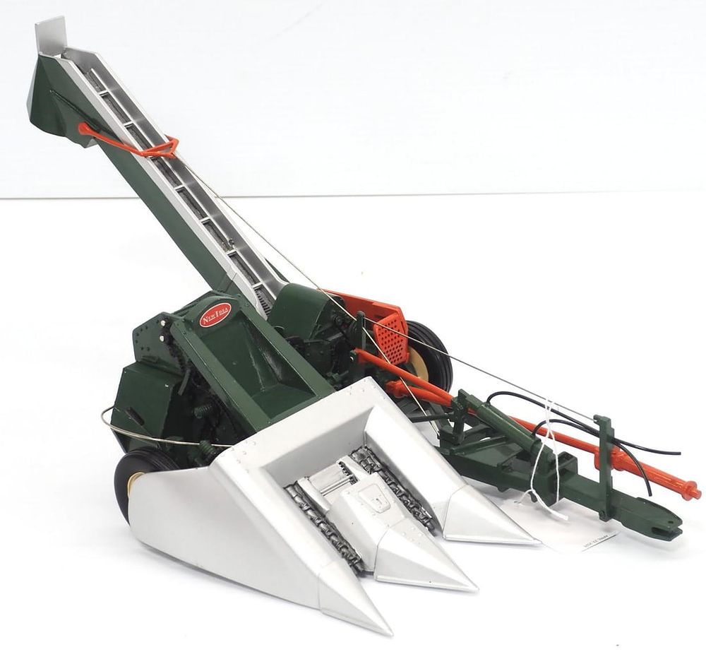 Lot 208: SpecCast New Idea Corn Picker