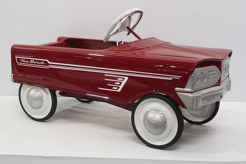 Lot 1235: Murray Tee Bird pedal car