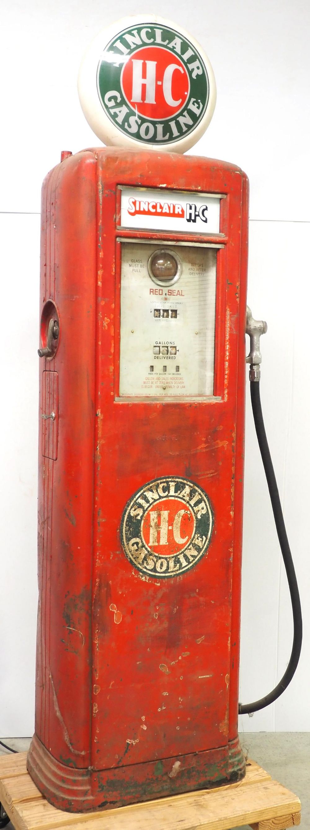 Lot 1294: Red Seal Model 855 gas pump