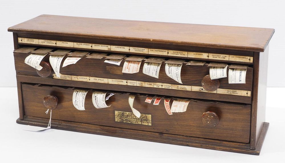 Lot 1444: Pharmacy label roll dispenser