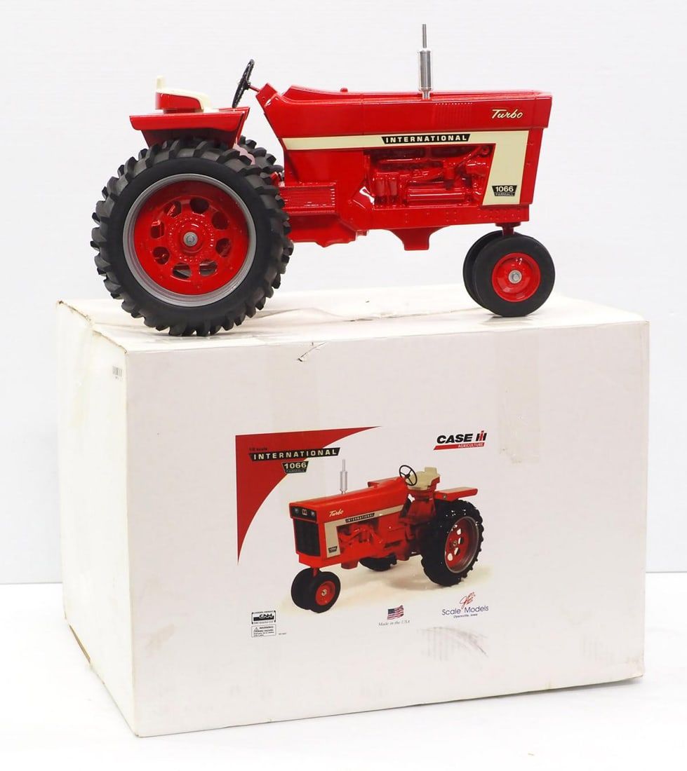 Lot 175D: Scale Models 1/8 scale International 1066 Tractor