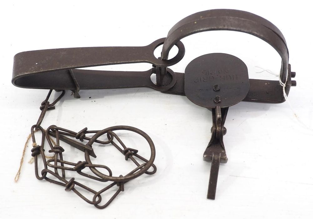 Lot 346: Triumph High-Grip No.215 trap