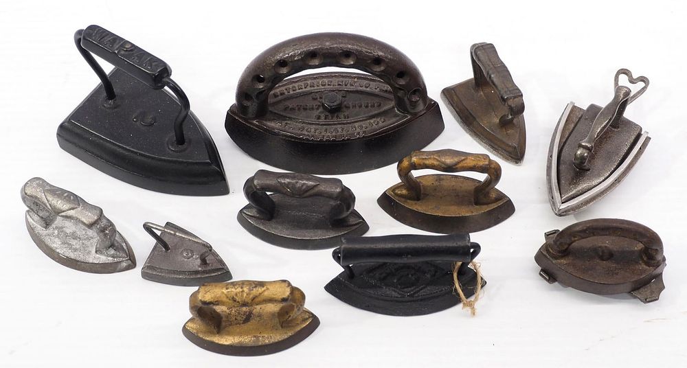 Lot 365: (11) Sad irons