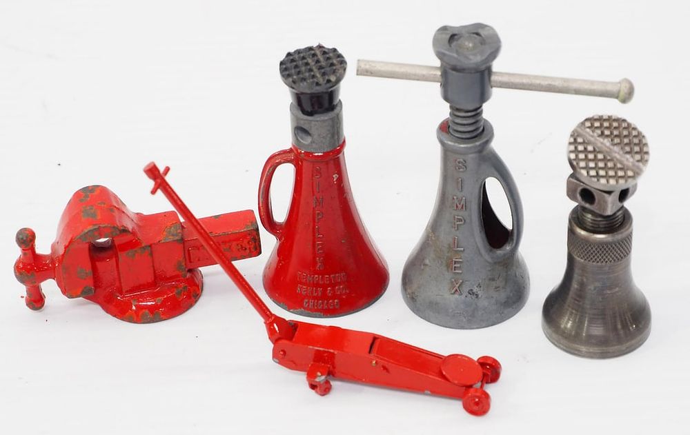 Lot 391: (5) Miniature cast iron pieces