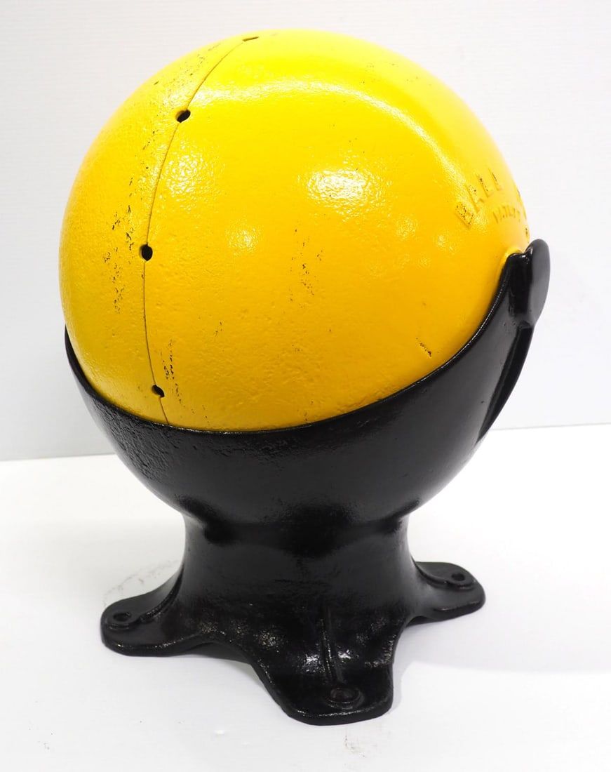 Lot 718: RARE "High Top" cast iron Ball Hog Oiler