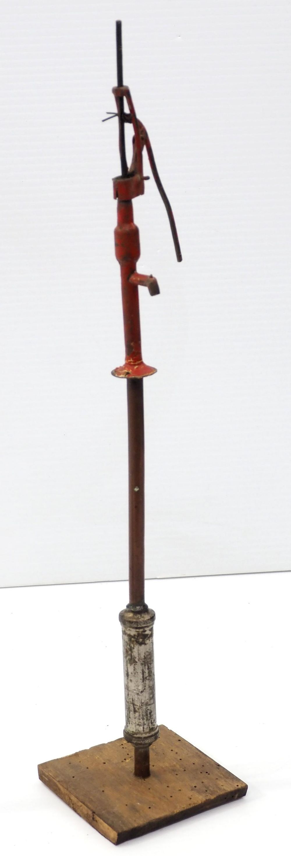 Lot 812: Salesman sample water pump