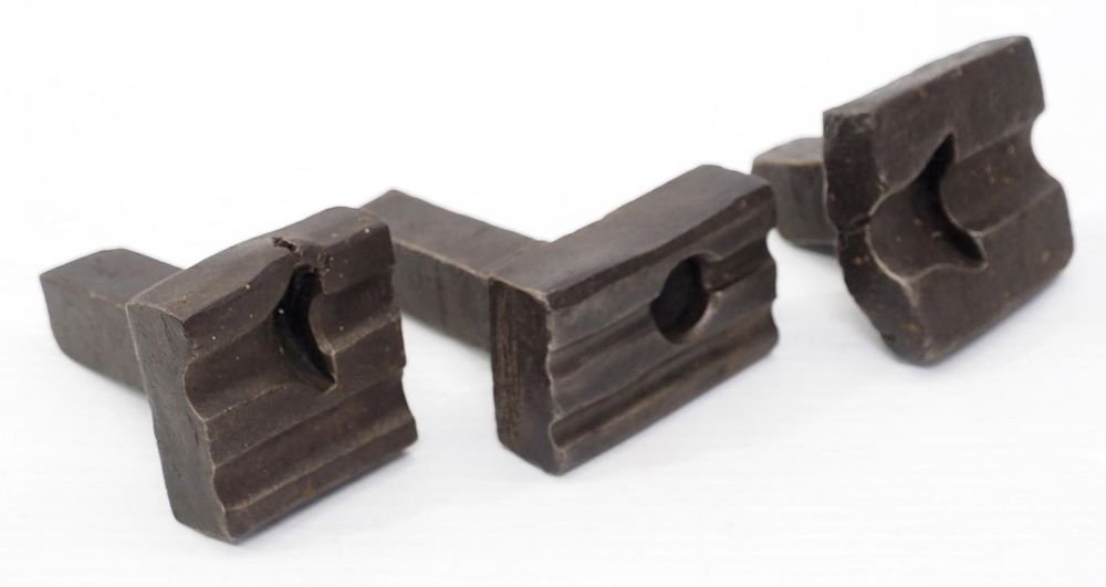 Lot 2163: (3) Anvil hardies