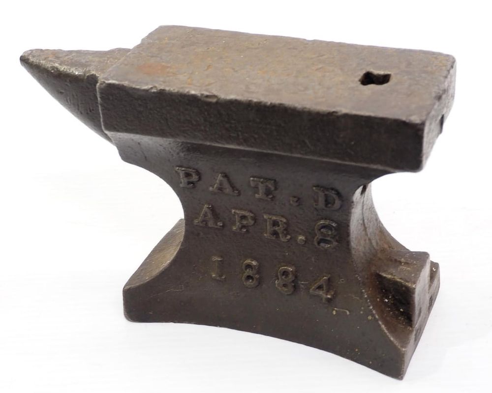 Lot 2216: 20 lb cast iron anvil