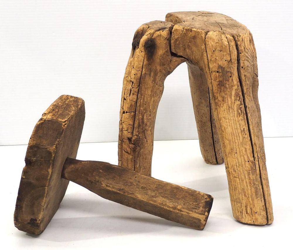 Lot 162: Unusual 3-legged milk stool / 1-legged milk stool