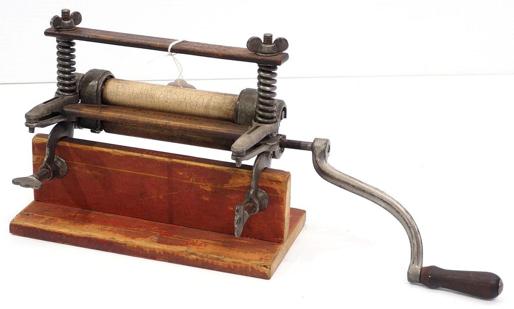 Lot 186: Small size Anchor Brand No.30 wringer