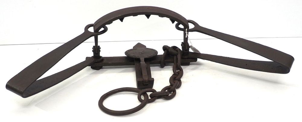 Lot 267: Newhouse No.5 bear trap