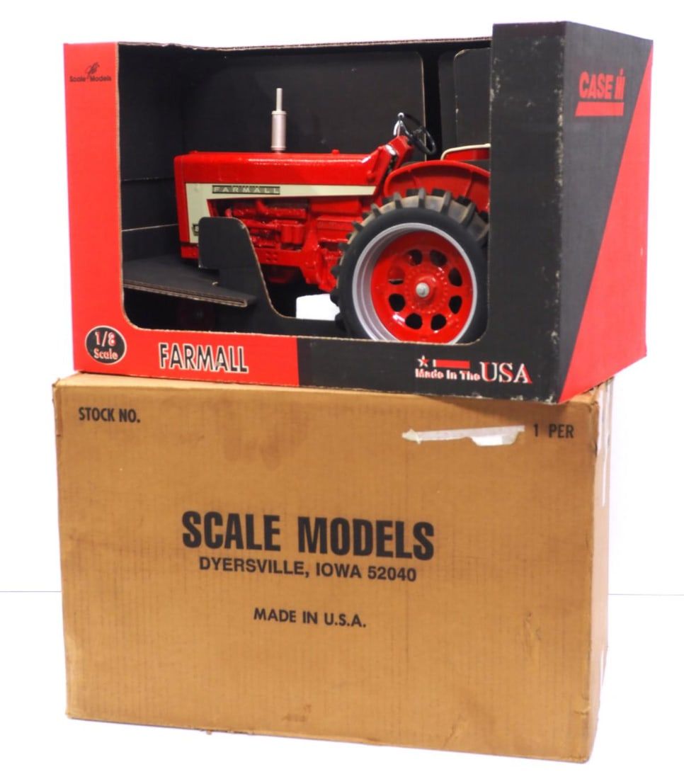 Lot 292: NIB Scale Models Farmall 806 Tractor