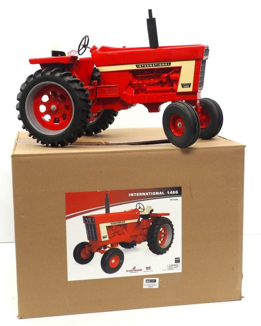 Lot 293: NIB Scale Models International 1466 Tractor
