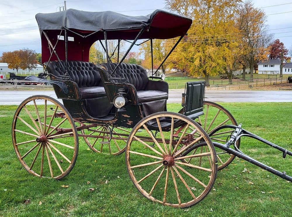Lot 375A: 2-seat open buggy
