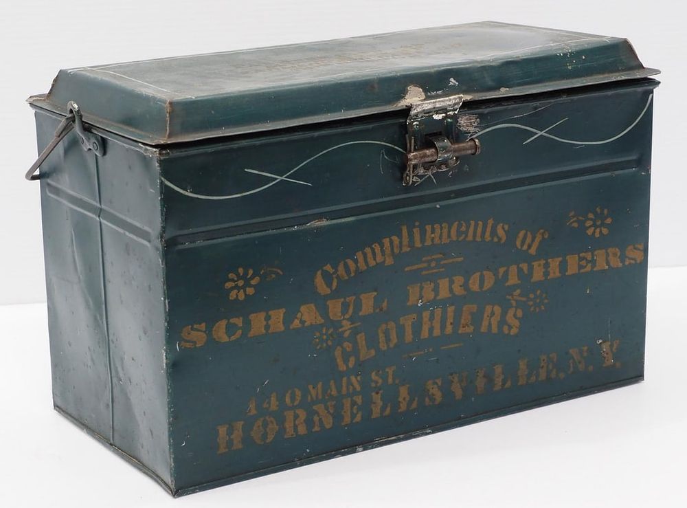 Lot 399: Tin egg case